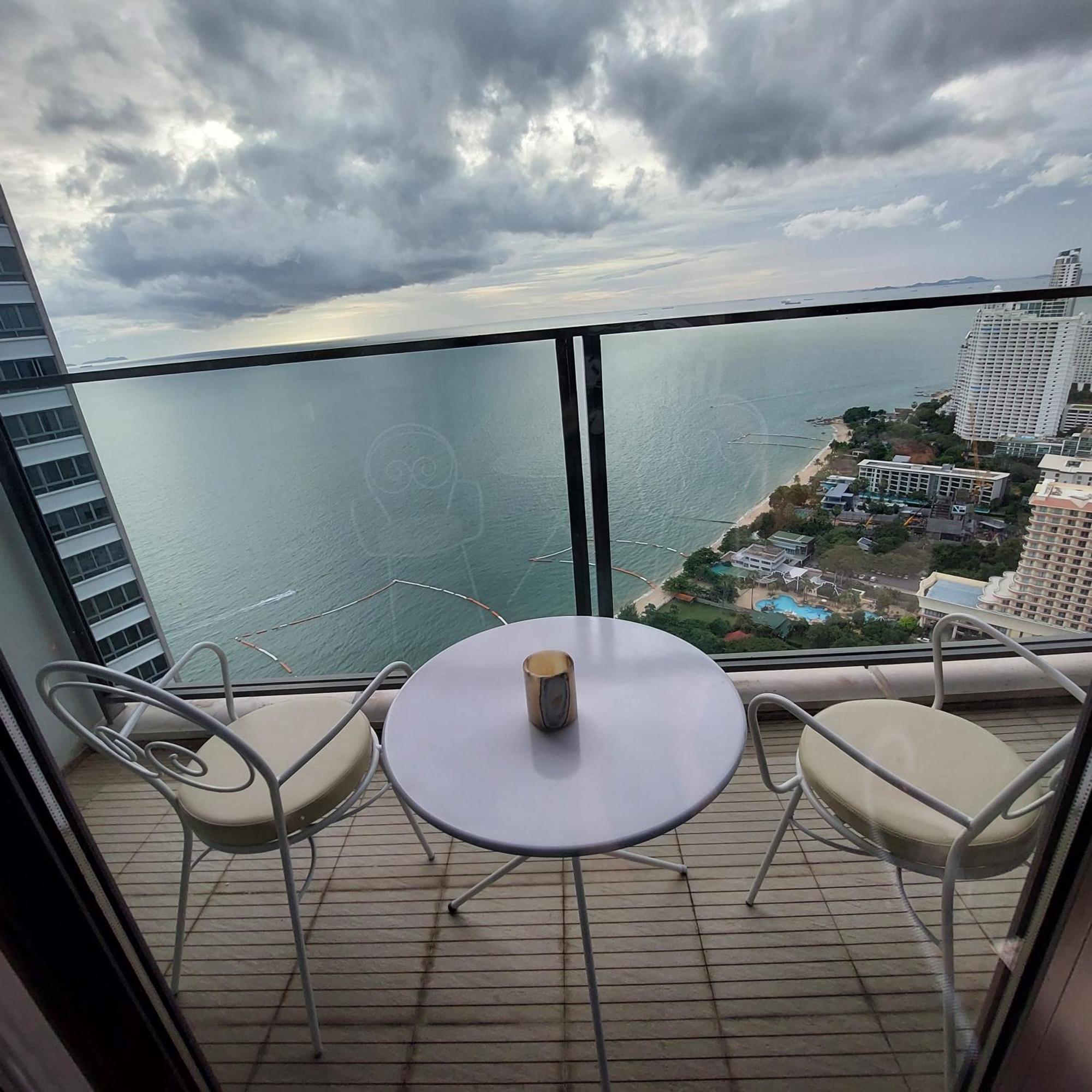 Sea View Apartment In Pattaya Ngoại thất bức ảnh