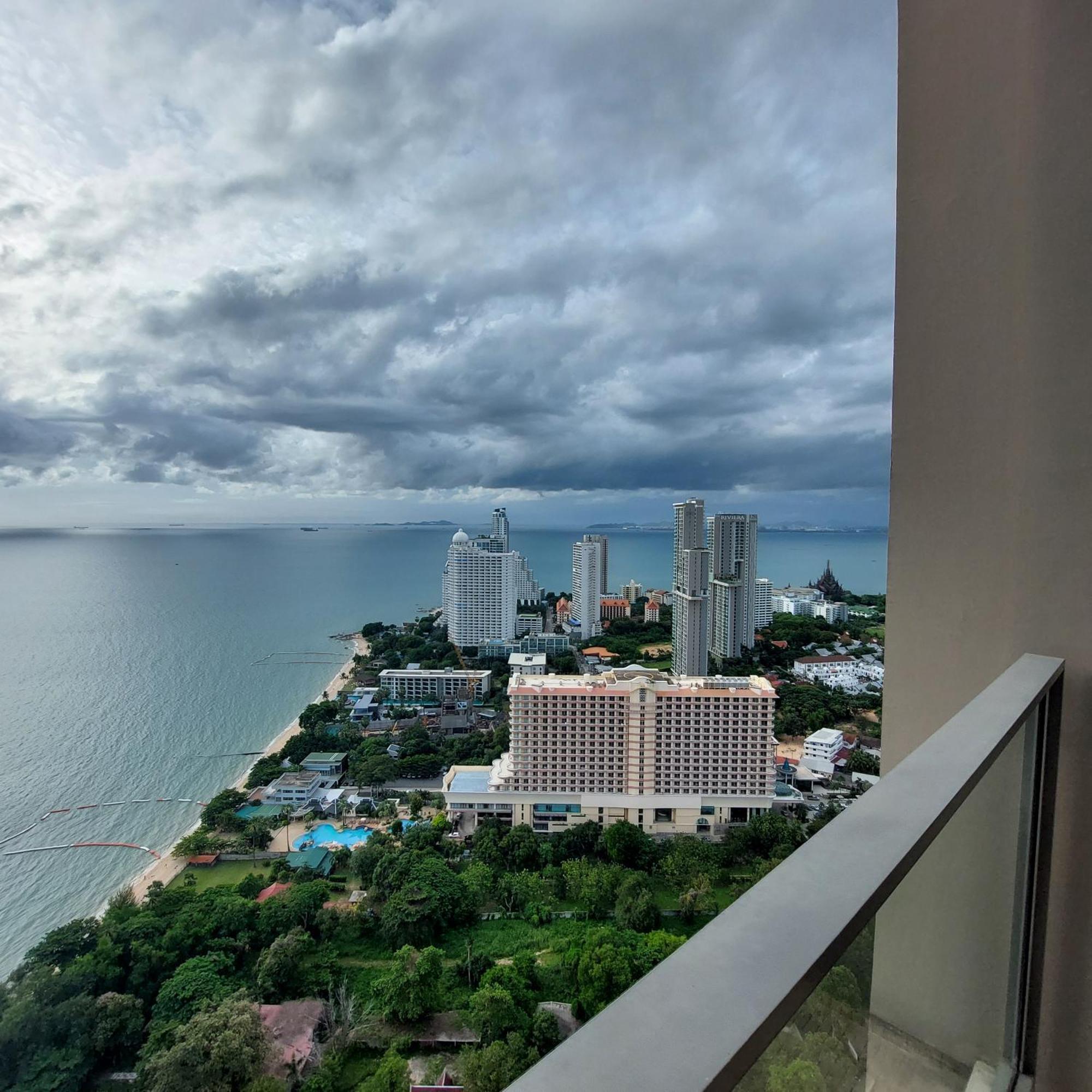 Sea View Apartment In Pattaya Ngoại thất bức ảnh