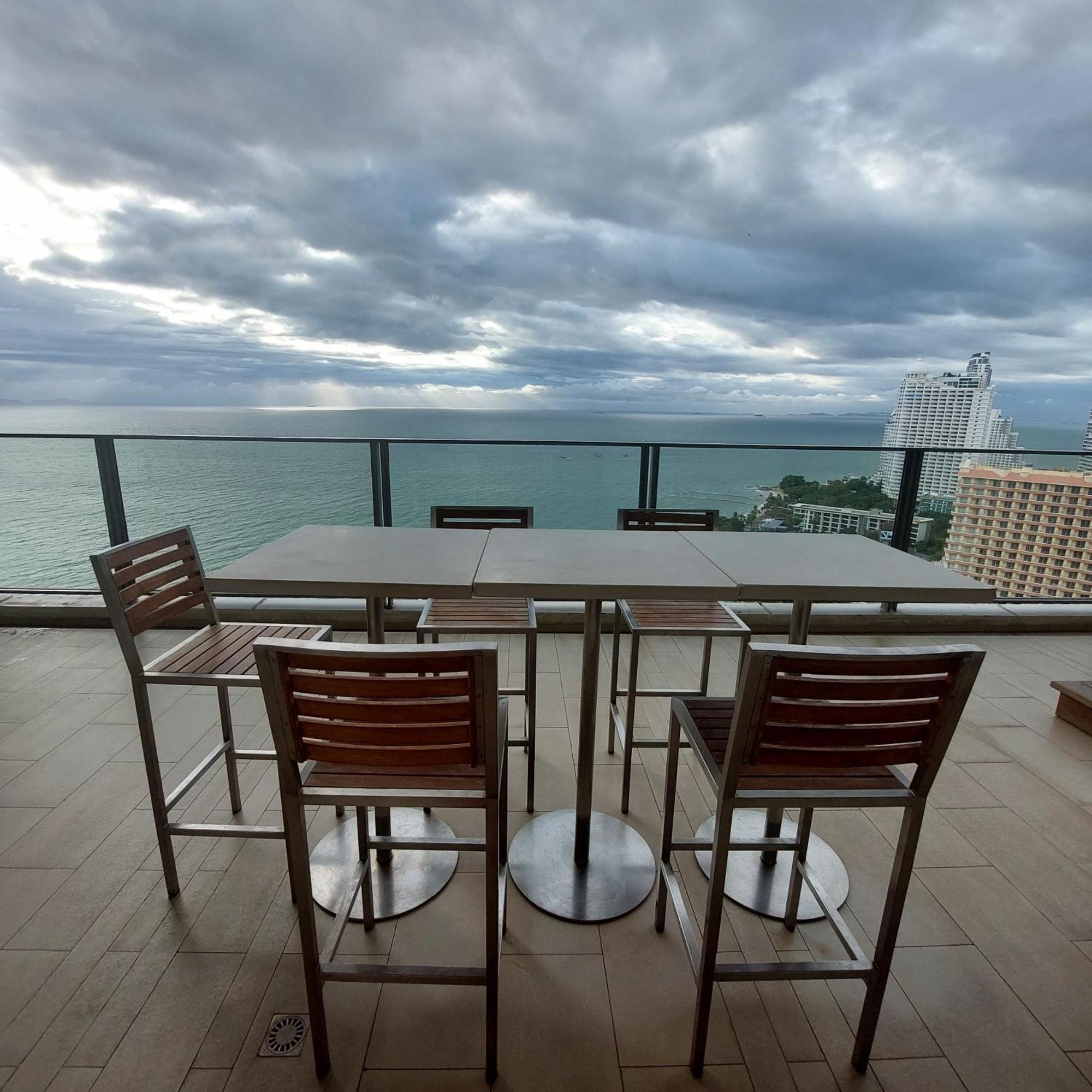 Sea View Apartment In Pattaya Ngoại thất bức ảnh